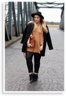 Cognacfarbener Pullover, Lederhose | Style my Fashion